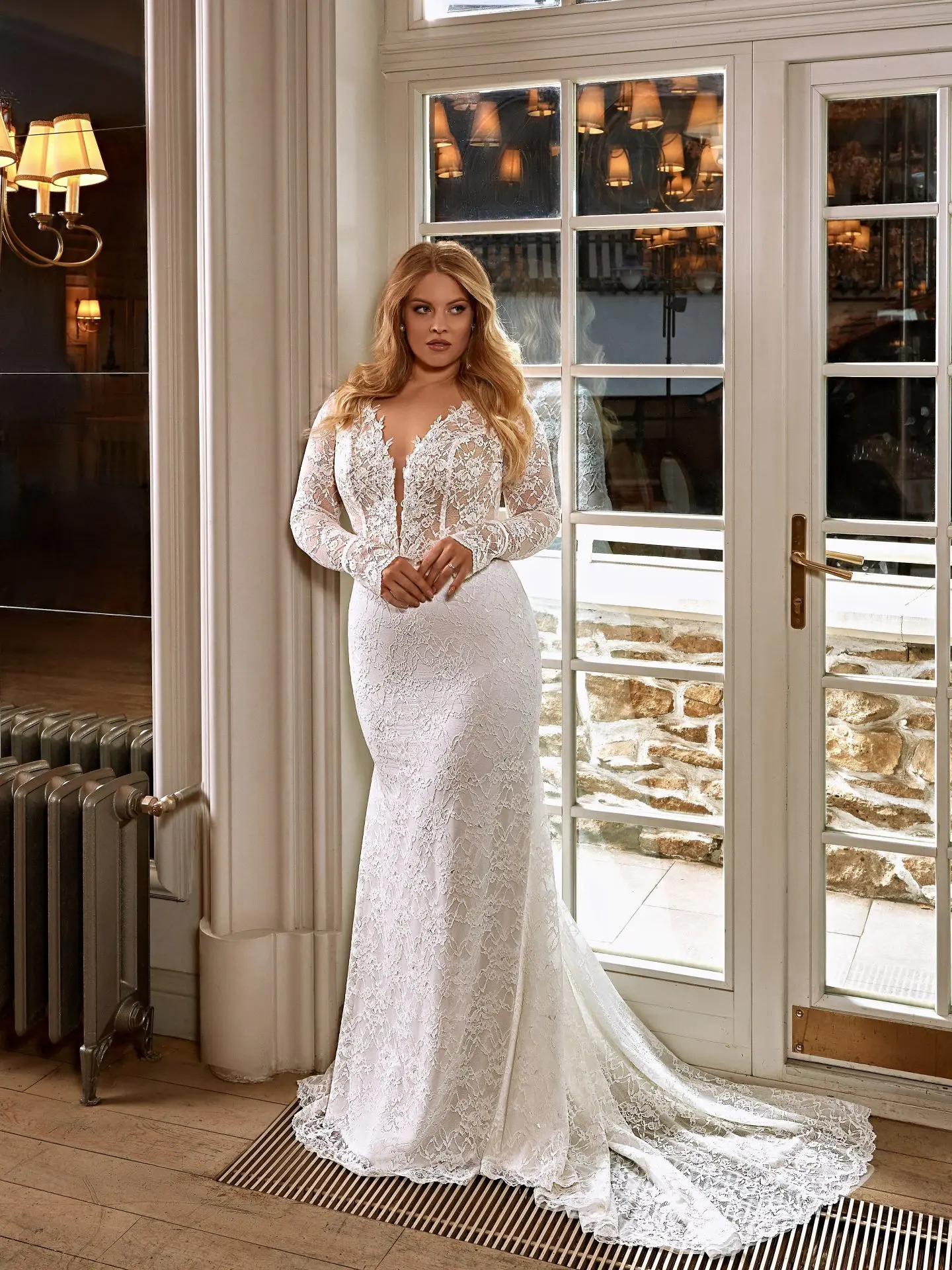 Lace and mesh V-neck mermaid wedding dress 21-003 - Lucia Sposa Bridal  Online Shop